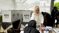 Warga menggunakan hak suara untuk Pilgub Sumut dan Pilwalkot Medan 2024 di TPS 15, Komplek Tasbih, Blok VV, Kelurahan Asam Kumbang, Kecamatan Medan Selayang, Kota Medan (Reza Efendi/Liputan6.com)