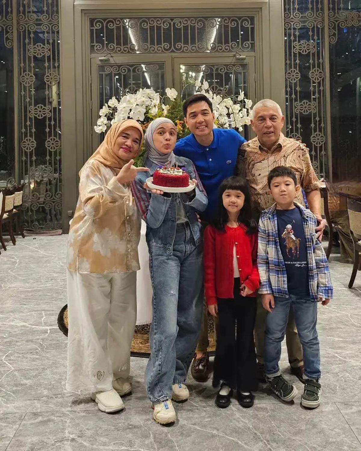8 Potret Nycta Gina Rayakan Ultah Sederhana, Awet Muda di Usia 40 Tahun