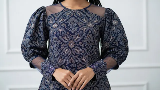 Tunik Batik Puff Sleeve dengan Renda Transparan