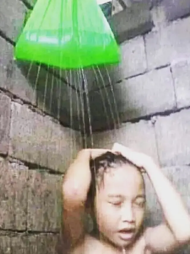 6 Shower Low Budget ala Anak Kos Ini Bikin Tepuk Jidat