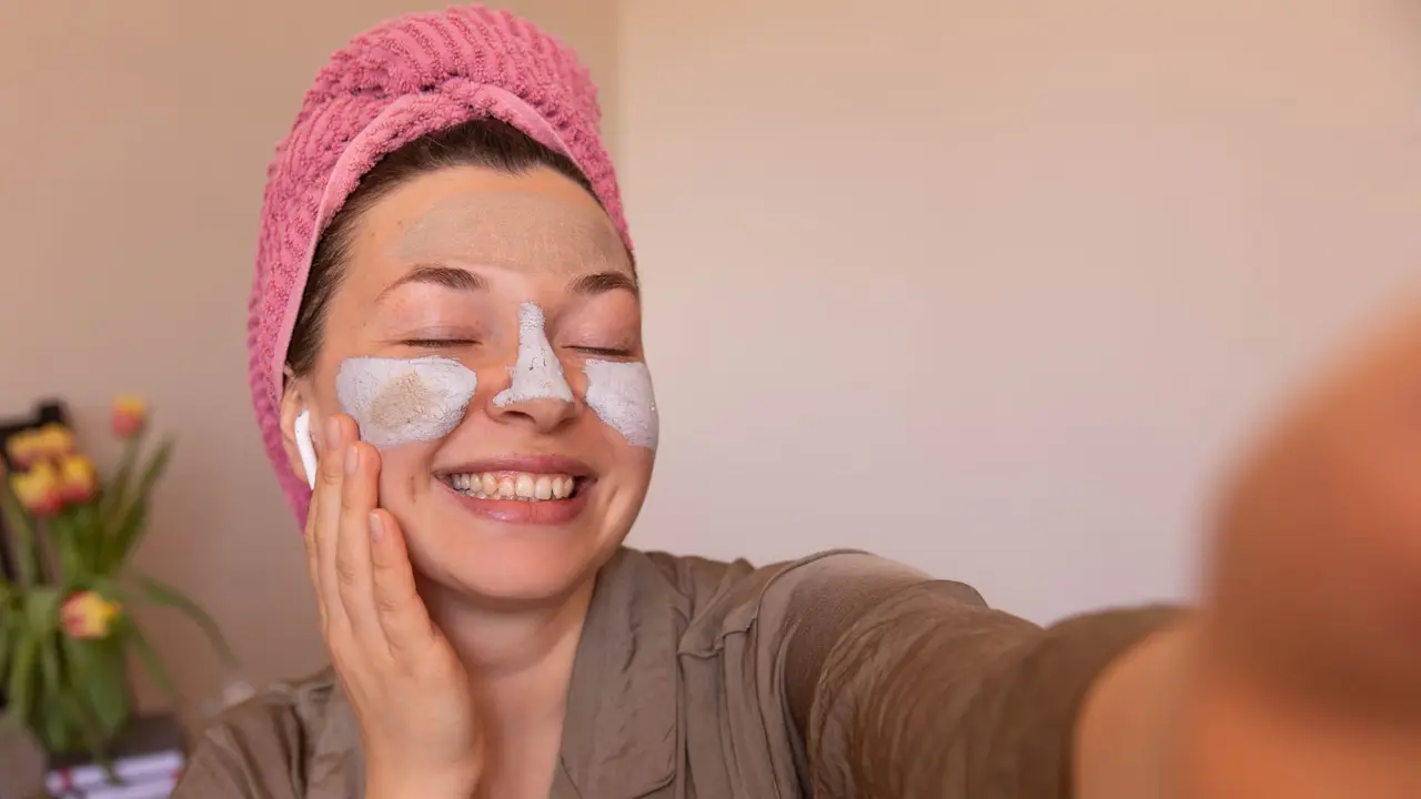 Tips Aplikasi Skincare Usia 30-an untuk Menjaga Kelembapan dan Mencegah Garis Halus Sejak Dini