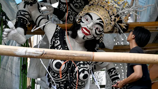 Melihat Pembuatan Ogoh-Ogoh di Bali