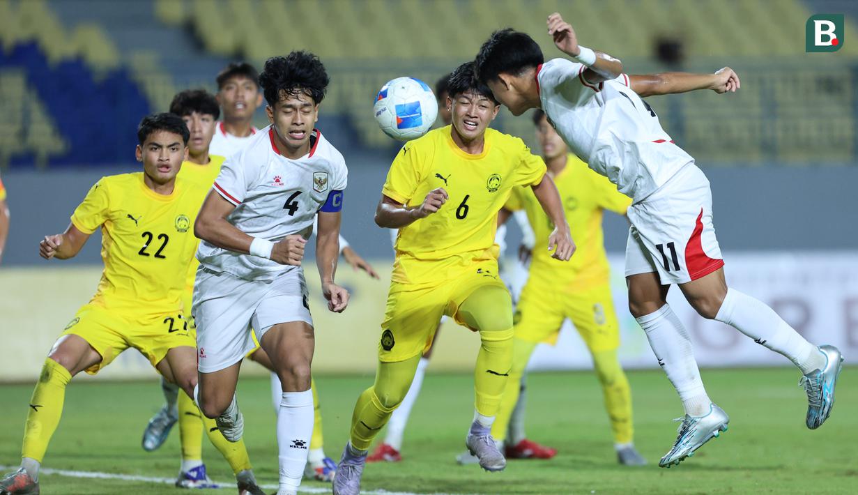 Pada babak kedua, Timnas Indonesia U-17 berusaha menyamakan kedudukan. Mereka sejatinya bisa menguasai pertandingan dan memberikan tekanan yang berarti ke lawan. (Bola.com/M Iqbal Ichsan)