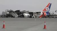 Agresi Israel terbaru yang menargetkan Bandara Internasional Sanaa telah menghalangi 800 jemaah haji Yaman untuk melakukan perjalanan haji ke Arab Saudi. (AP)
