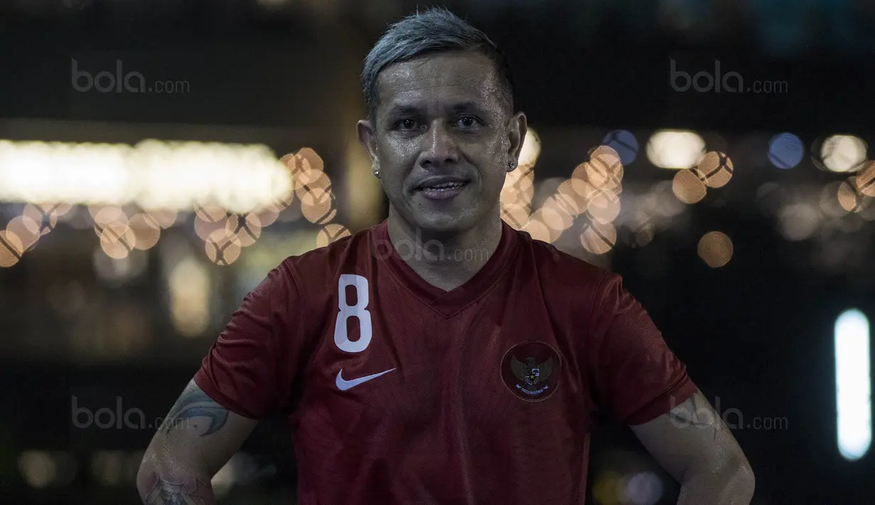 Pemain futsal Indonesia, Vennard Hutabarat, meramaikan grand final Super Soccer Futsal Battle 2017 di Bintaro Jaya ExChange, Tangerang, Sabtu (21/10/2017). Timnas futsal Piala AFF 2010 tampil melawan All Star. (Bola.com/Vitalis Yogi Trisna)