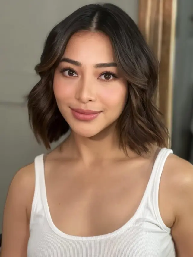 Gaya fresh Nikita Willy dengan rambut pendek model bob.  [@hairbyranggayusuf]