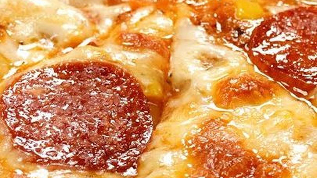 4. Pizza Pepperoni ala Rumahan