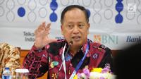 Menristekdikti M Nasir (tengah) memberi paparan pengumuman hasil Seleksi Nasional Masuk Perguruan Tinggi Negeri (SNMPTN) 2019 di Jakarta, Jumat (22/3). Dari 478.608 pendaftar, 92.331 siswa dinyatakan lolos  SNMPTN 2019. (Liputan6.com/Herman Zakharia)
