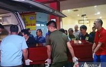 RS Polri Serahkan Dua Jenazah Korban Kebakaran Ruko Kemayoran kepada Keluarga
