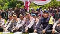 Kapolri Jenderal Listyo Sigit Prabowo bersama Pejabat Utama (PJU) Mabes Polri menggelar gladi bersih apel pasukan pengamanan KTT G20 di Bali, Minggu (6/11/2022).