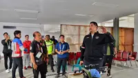 Menteri Pemuda dan Olahraga (Menpora) RI Dito Ariotedjo meninjau beberapa venue PON XXI Aceh-Sumut 2024 di wilayah Aceh, Rabu (18/9/2024) siang, khususnya venue yang mengalami kerusakan akibat cuaca ekstrem yang menimpa Aceh. Menpora pun mengimbau agar ke depannya, penundaan pertandingan bisa dilakukan demi memastikan aspek keselamatan tetap jadi prioritas utama di tengah cauca ekstrem yang melanda. (Dok. Kemenpora)