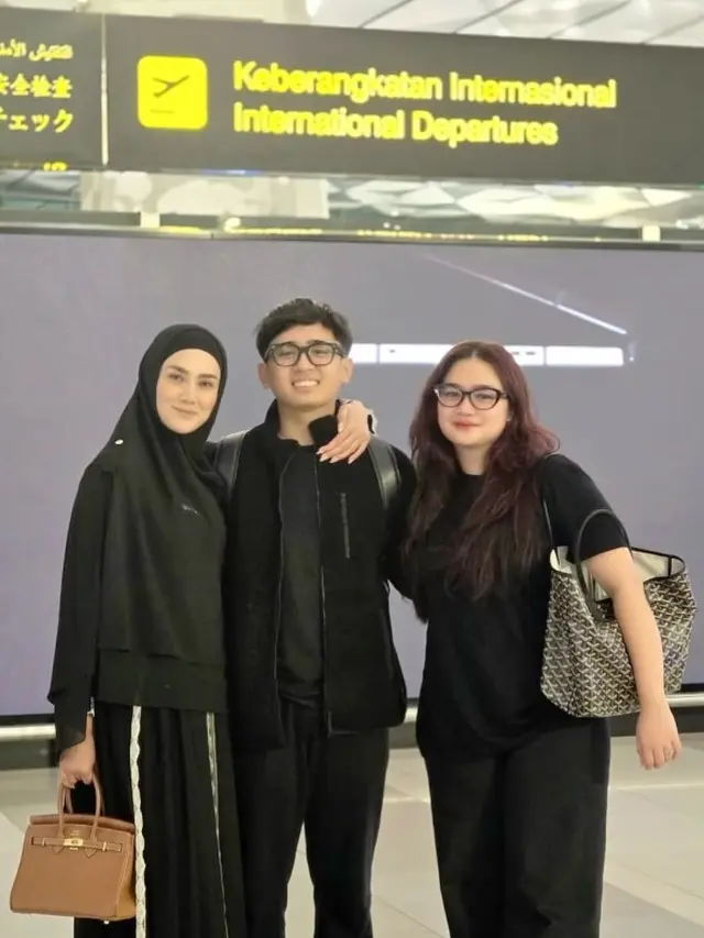 Model Hijab Mulan Jameela yang Cocok untuk Ibu-Ibu Usia 40-an