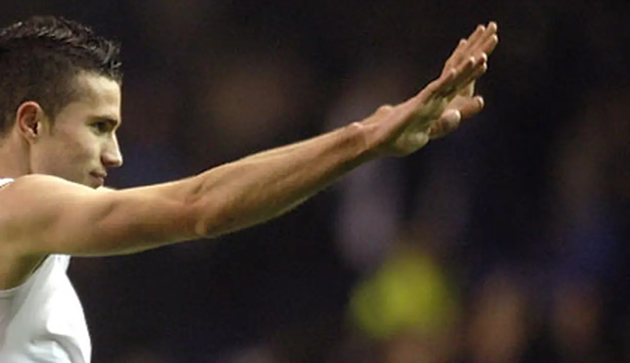 Arsenal's forward Robin Van Persie after scoring the equalising goal in injury time against Everton during English Premier League match at Goodison Park in Liverpool, on January 28, 2009. AFP Photo/Paul Ellis