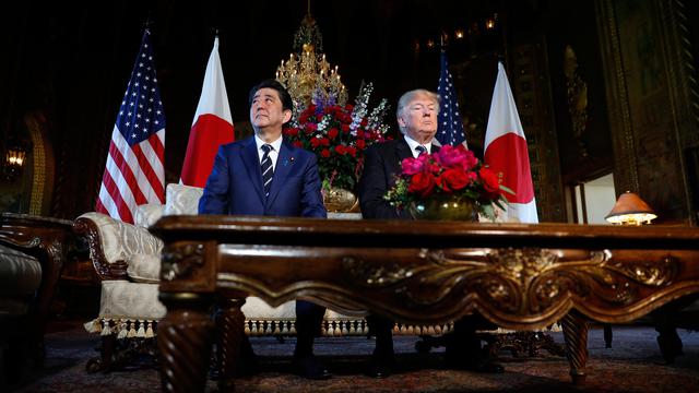 Trump Jamu Perdana Menteri Jepang Abe