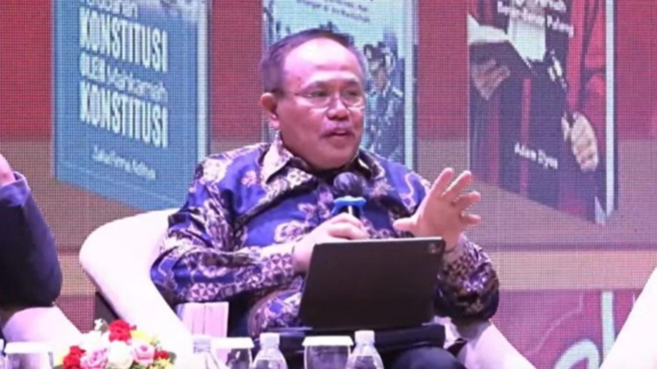 VIDEO: Eks Hakim Konstitusi "Maaf Pak Mahfud Kalau Ada yang Serang MK Muncul Jiwa Melawan"