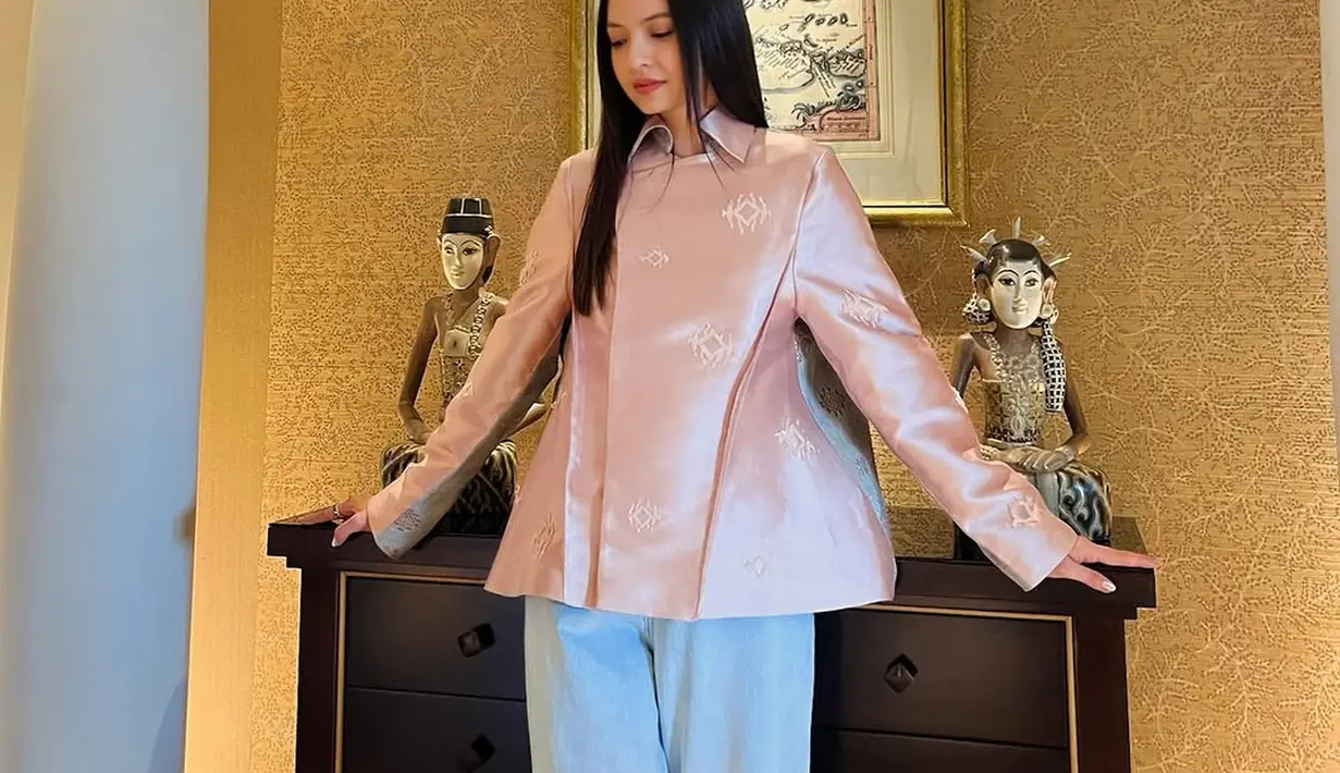 5 Ide Outfit Smart Casual Raline Shah dalam Berbagai Momen, Stylish Tak Perlu Ribet (credit: instagram/ralineshah)