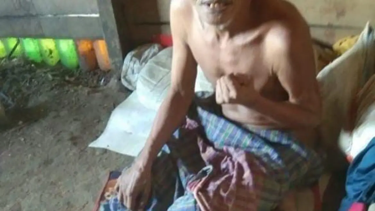 Damianus Nembot (60), warga Dusun Tolok, Desa Lenang, Kecamatan Lamba Leda Selatan, Kabupaten Manggarai Timur, sejak Maret 2020 hingga sekarang menderita stroke. (Liputan6.com/ Dionisius Wilibardus)