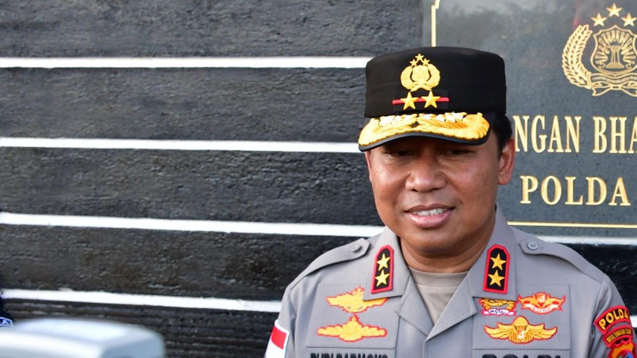 Kepala Kepolisian Daerah Nusa Tenggara Timur Irjen Pol Rudi Darmoko (kiri) (polri.go.id)