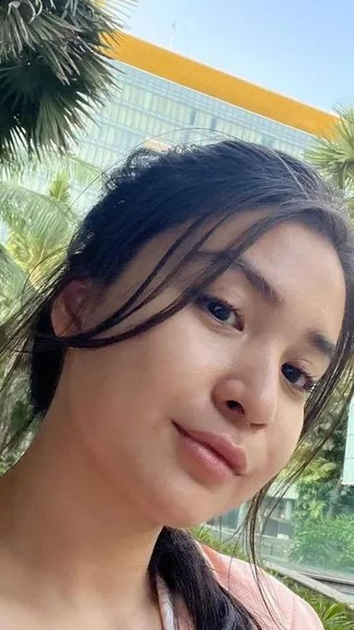 Menginjak usia 32 tahun, Putri Titian tetap mempertahankan pesonanya. Sebagai seorang ibu, wajahnya tetap bersinar, menyiratkan kebahagiaan dalam peran barunya.