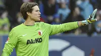 Aksi Cerdik Kiper Augsburg Gagalkan Penalti