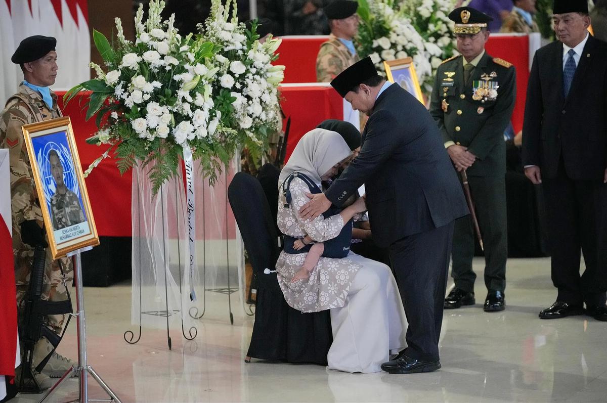 FOTO: Isak Haru Iringi Kepulangan Tiga Prajurit yang Gugur di Lebanon