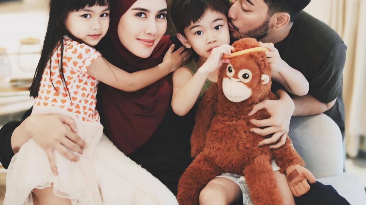 Syahnaz Sadiqah Tampil Anggun Berhijab Usai Pulang Haji, Berusaha Istiqomah