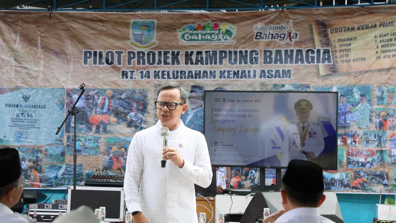 Wamendagri Bima Tinjau Kampung Bahagia di Jambi