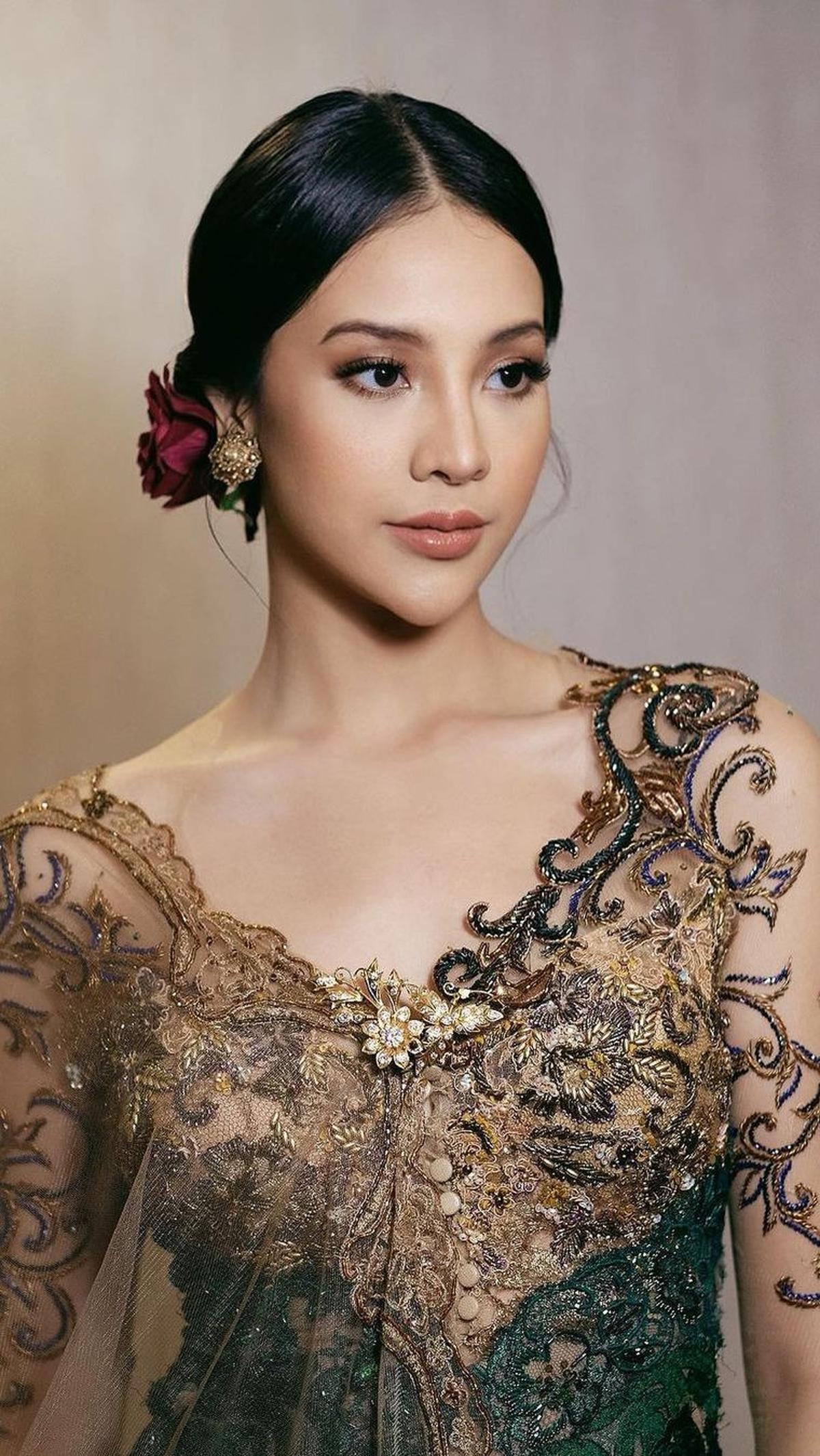 Karier Anya semakin bersinar dari tahun ke tahun. Tak hanya sebagai aktris dan model, Anya juga bermain di serial web. Ia bahkan sempat membawa pulang penghargaan Fashionable Youth tahun 2021 di acara Insert Fashion Award 2021.<br>