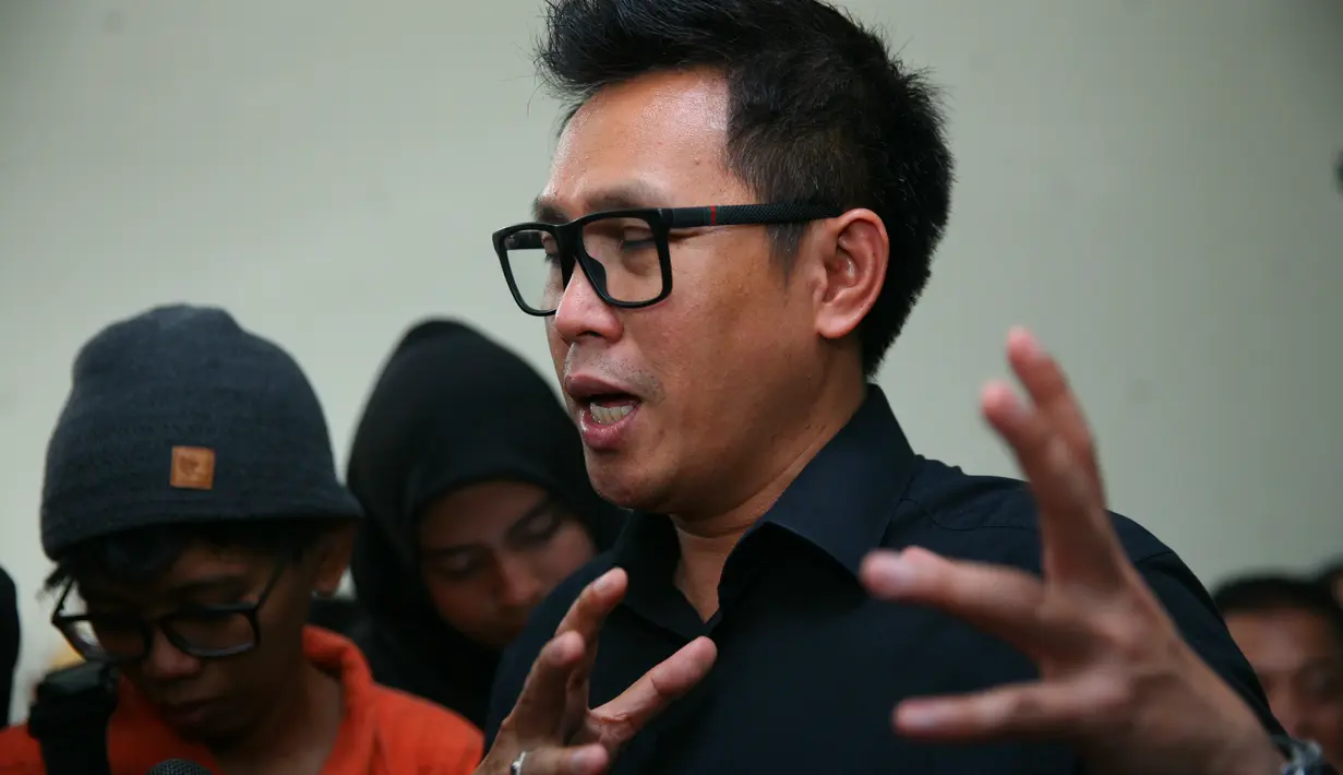 Menurut politisi yang juga komedian Eko Patrio, baginya sosok Sys Ns tidak hanya sebagai senior melainkan sebagai guru. Banyak pelajaran yang didapatkan oleh Eko. (Nurwahyunan/Bintang.com)