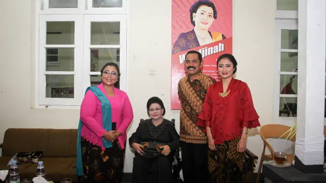 Waldjinah Terima Penghargaan dari Lokananta