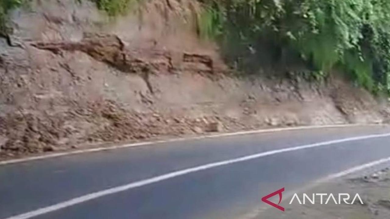 Longsor Jalur Selatan Cianjur Tuntas Dibersihkan, BPBD Ingatkan Waspada: Tahukah Anda, Alat Berat Jadi Kunci?
