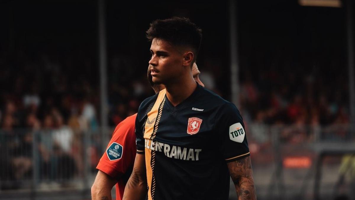 Mees Hilgers Bakal Tinggalkan FC Twente?