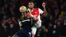 Arsenal dan West Ham terlihat langsung menampilkan permainan menyerang sejak peluit kickoff dibunyikan. Tuan rumah baru bisa mendominasi pertandingan pada menit ke-30. (AFP/Ben Stansall)