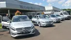 Deretan mobil Mercedes-Benz disiapkan untuk Lebaran Rescue 2017, Jakarta, Jumat (16/6). Memasuki momen mudik 2017, produsen kendaraan niaga (commercial vehicle) menggelar kembali Lebaran Rescue 2017. (Liputan6.com/Helmi Afandi)