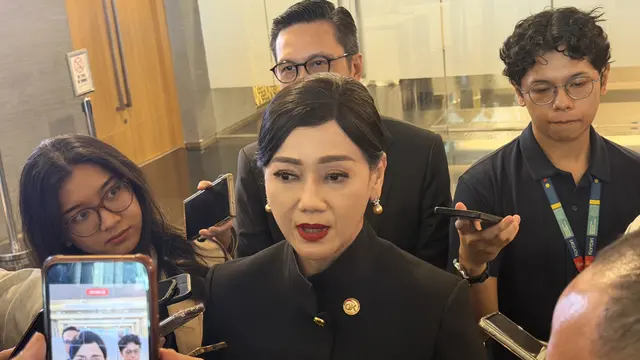 Ketua Dewan Komisioner OJK, Friderica Widyasari Dewi saat ditemui di Gedung BEI, Senin, (11/5/2026). (Foto: Liputan6.com/Tira Santia)