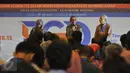Dirut PT. Pertamina (Persero) Dwi Soetjipto (kiri) dan  Rektor Universitas NU Surabaya Achmad Jazidie (tengah) saat menghadiri Focus Grup Discussion dan Silaturahmi Nasional Ikatan Alumni ITS di Jakarta, Minggu (30/8). (Liputan6.com/Herman Zakharia)