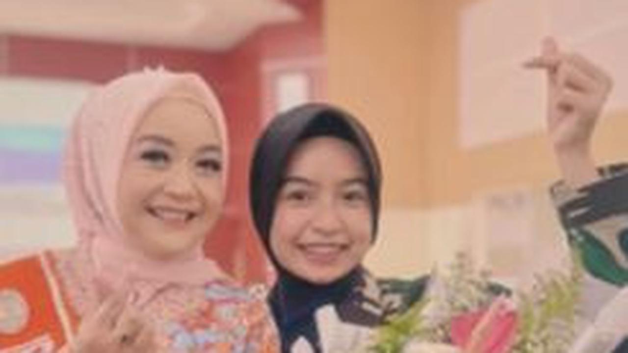 "Dan allahamdulillah saya di percaya untuk menjadi ajudan ibu selama 4 tahun✨," jelasnya. <br>