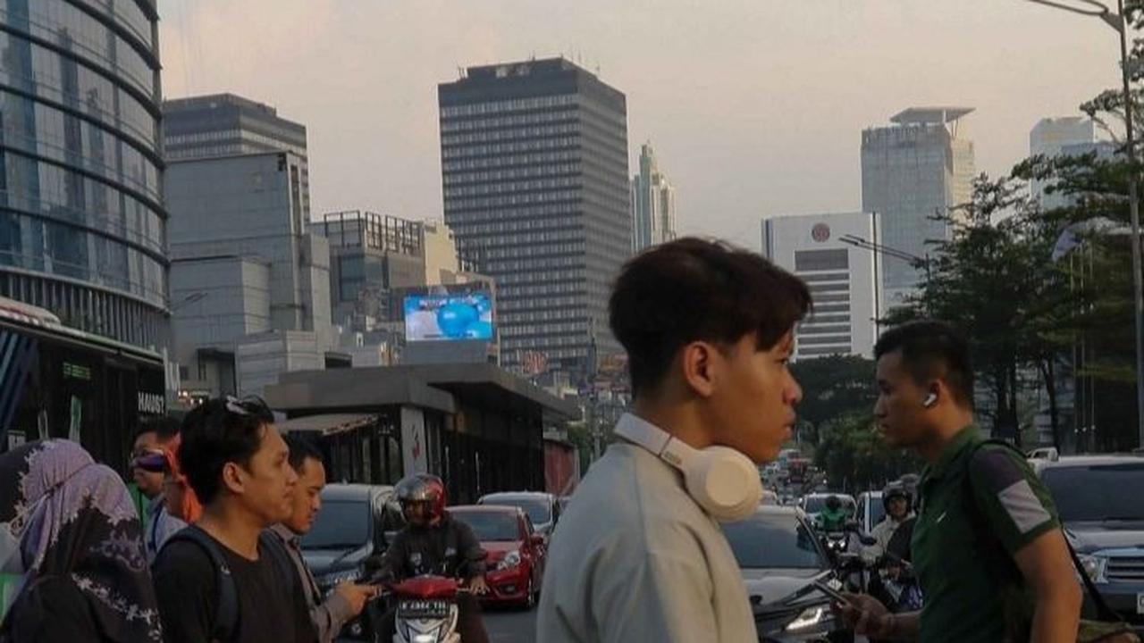 Selain itu masyarakat juga ditantang untuk menggunakan transportasi umum selama 14 hari berturut-turut. Foto: Liputan6.com / Herman Zakharia