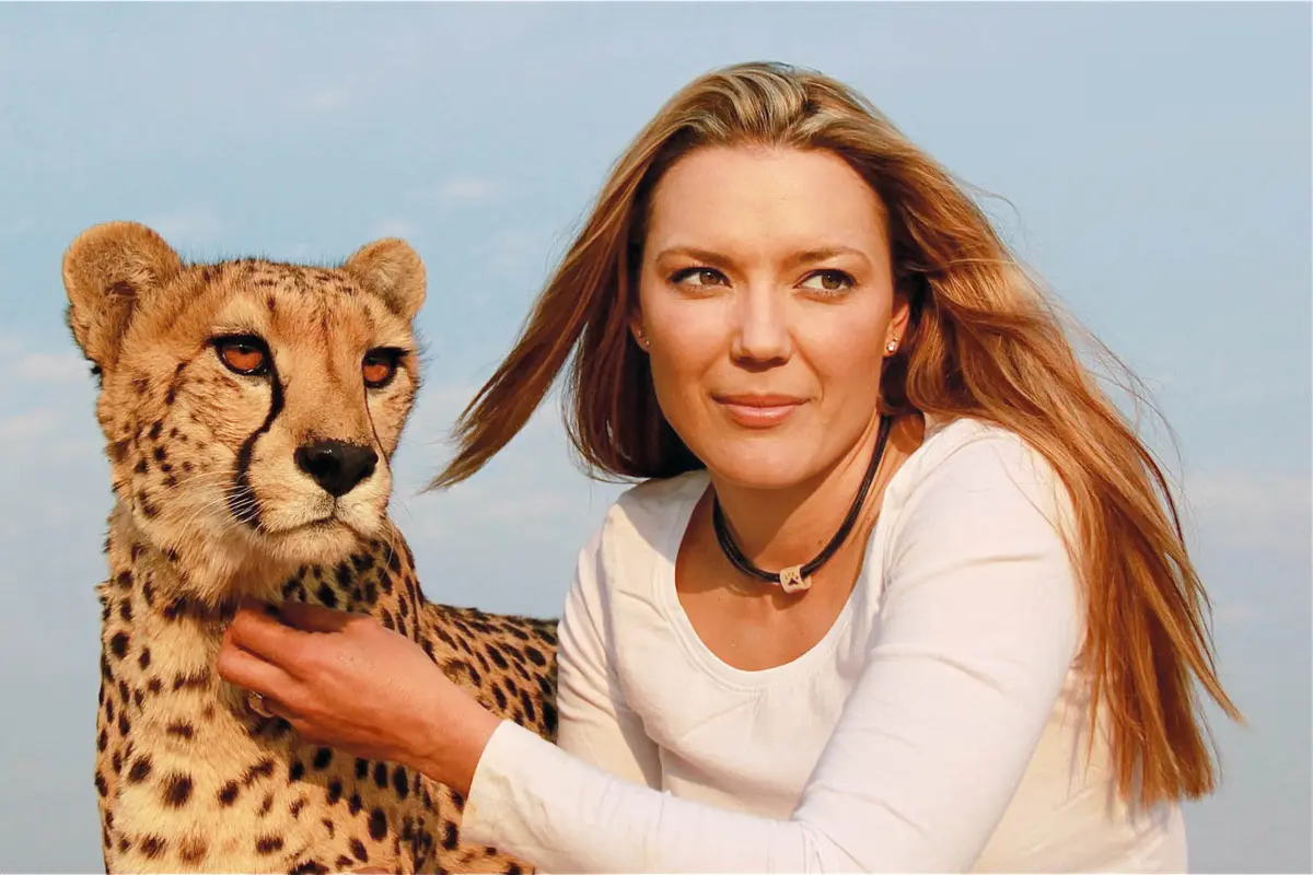 Wanita Cantik Ini Penakluk Cheetah Buas