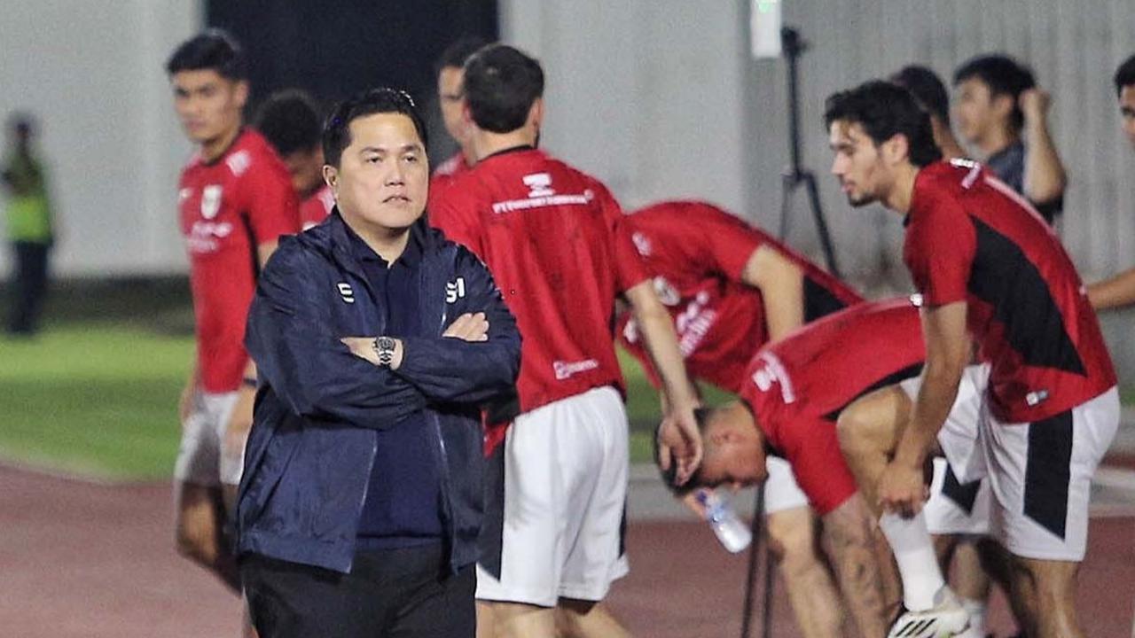 FOTO: Erick Thohir Pantau Langsung Latihan Timnas di Senayan