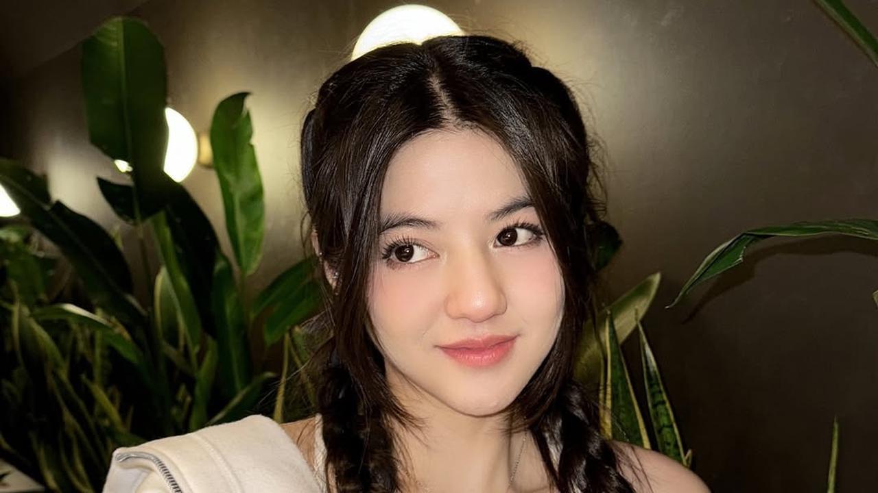 Potret Vonny Felicia YouTuber Cantik dengan Outfit Putih yang Bikin Makin Bening dan Klepek-Klepek