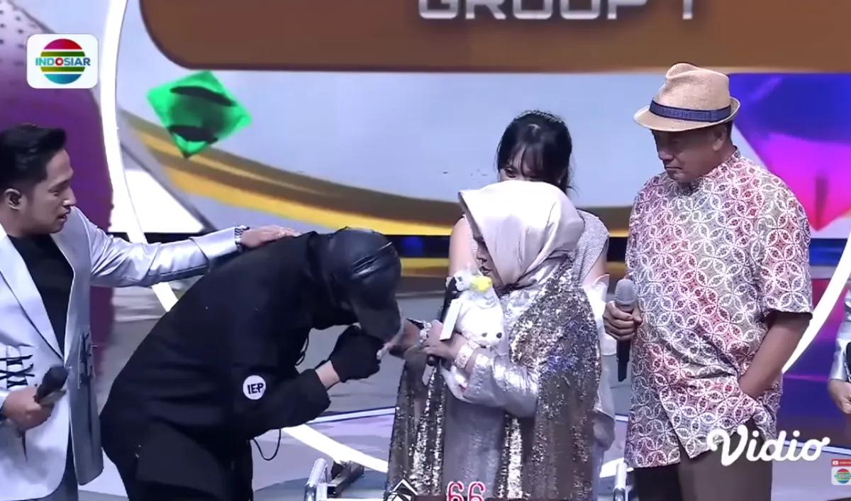 Kru tersebut kemudian meminta maaf kepada Hetty Koes Endang. Selain itu kru tersebut juga meminta maaf kepada suami Hetty Koes Endang.