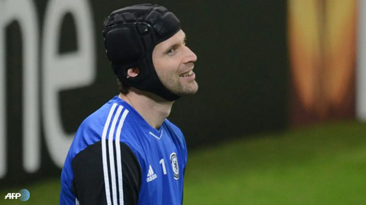 petr-cech-yakin-130413a.jpg