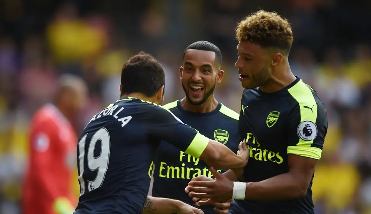 Pemain Arsenal merayakan gol pertama yang dicetak Santi Cazorla ke gawang Watford pada laga Premier League 2016-17 di Vicarage Road, Sabtu (27/8/2016). (Reuters/Hannah McKay)