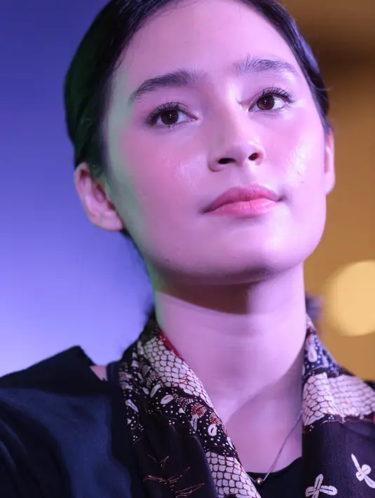 "Menari itu menyenangkan, dari jiwa, perasaan kita. Selain itu menari itu menyenangkan, seru dengan musik yang berbeda-beda. Tarian Indonesia kan banyak, dan tarian itu juga bagian dari kekayaan Indonesia," ujarnya. (Adrian Putra/Bintang.com)