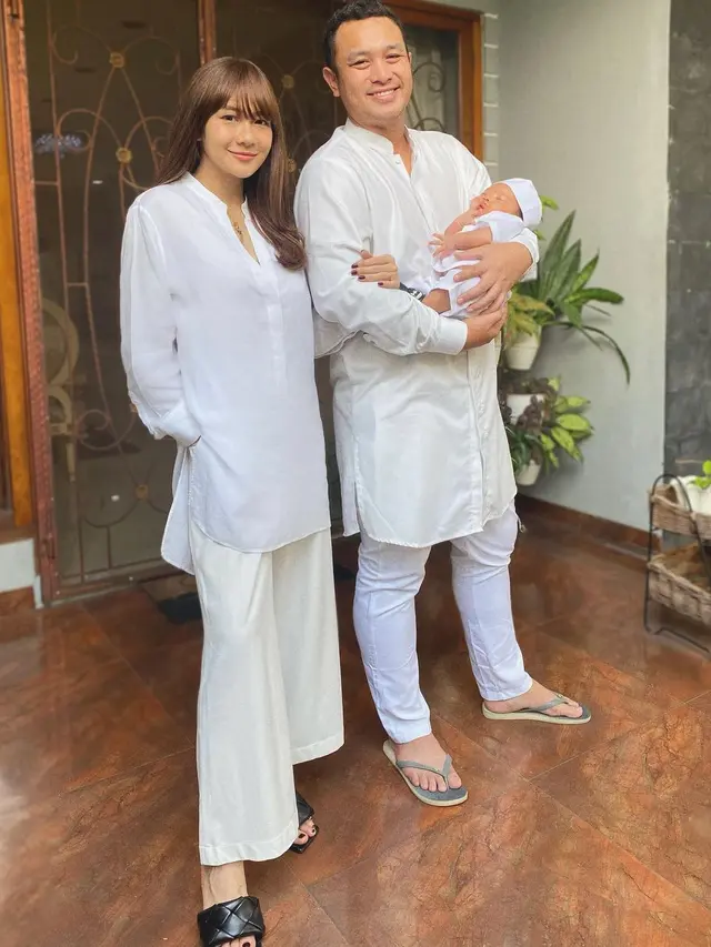 [Fimela] Penantian Lama, Ini 6 Potret Baby Gin Anak Gilang Dirga yang Menggemaskan