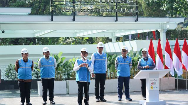 Menteri Sekretaris Negara Pratikno meresmikan hasil revitalisasi kelistrikan di Istana Kepresidenan Jakarta yang dilakukan oleh PT PLN (Persero), Selasa (1/8/2023). (Dok PLN)