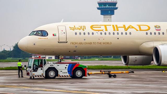 JAS Airport Services melatani ground handling berstandar internasional penerbangan perdana Etihad Airways rute Abu Dhabi–Medan. (Dok PT JAS)