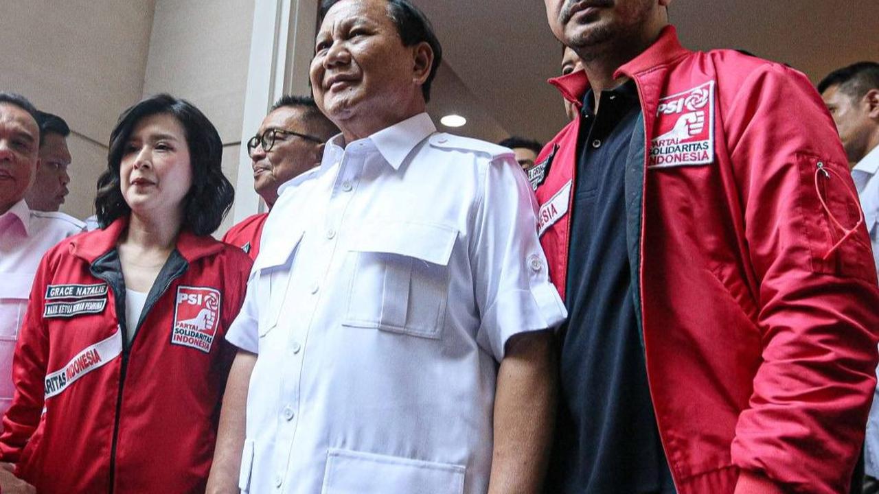 Terkait apa yang menjadi pembahasan dalam kunjungan Prabowo, Isyana belum bisa membeberkan. Ia berujar keterangan secara resmi perihal pertemuan akan disampaikan setelahnya.
