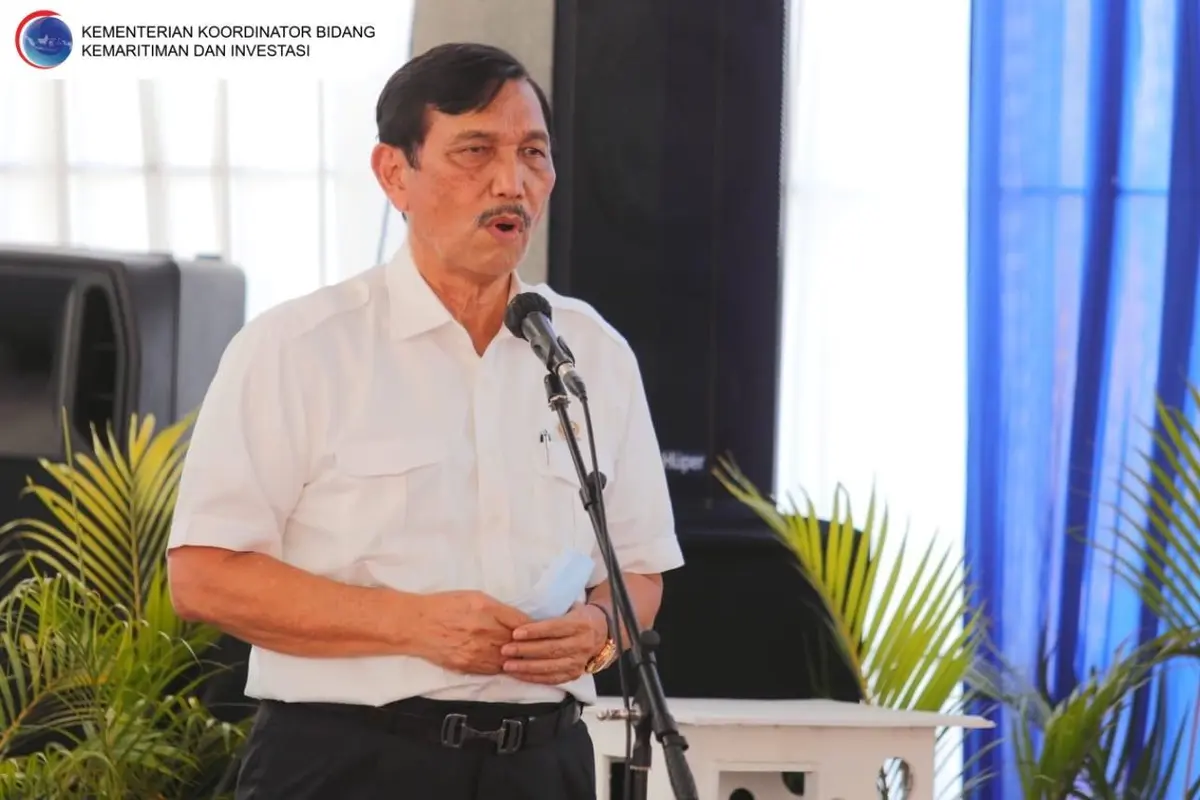 Menteri Koordinator Bidang Kemaritiman dan Investasi (Menko Marves) Luhut Binsar Pandjaitan melakukan kunjungan kerja ke Bandara Dhoho, Kediri, Senin (26/4/2021). (Foto: Kemenko Marves)